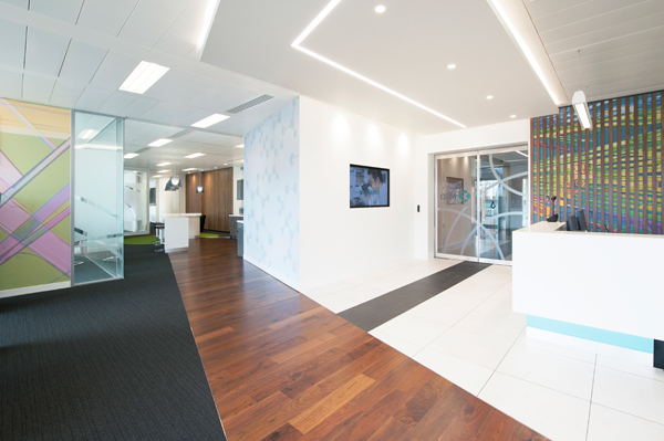 上?？萍脊巨k公樓過道如何裝修設(shè)計